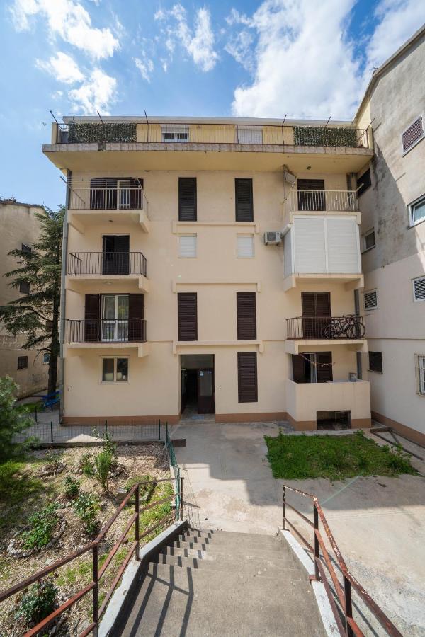 Seaside Serenity: 2-Bedroom Apartment With Boka Bay View Kotor Exterior foto