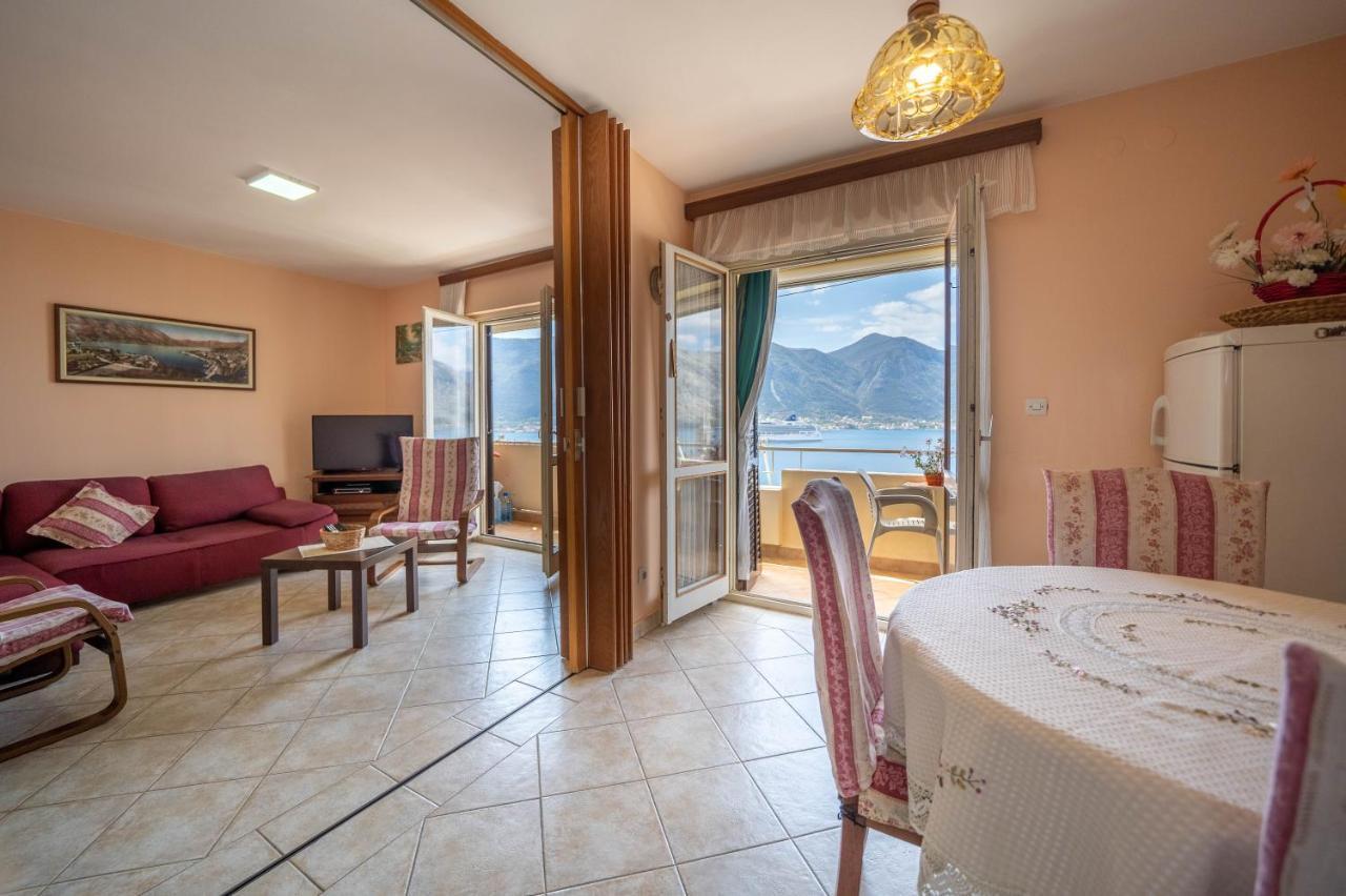 Seaside Serenity: 2-Bedroom Apartment With Boka Bay View Kotor Exterior foto