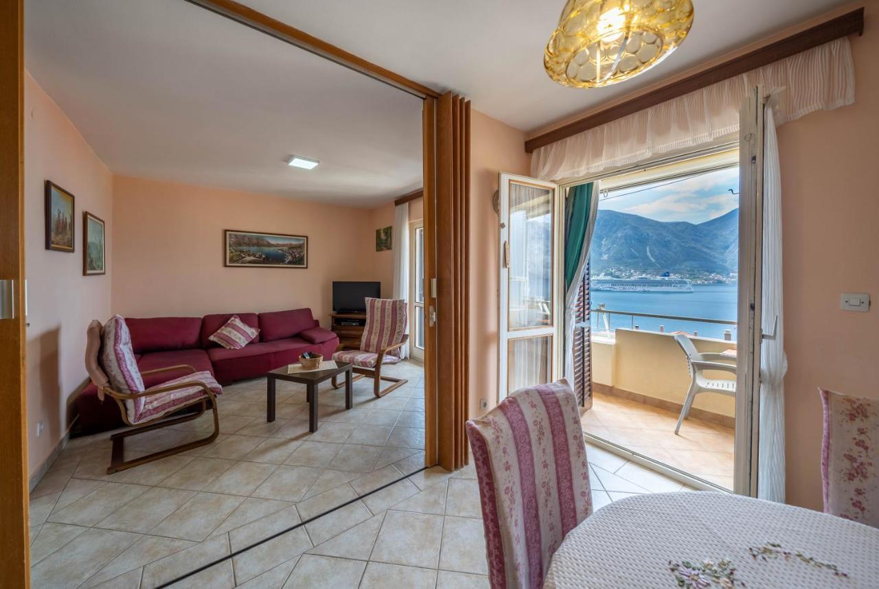 Seaside Serenity: 2-Bedroom Apartment With Boka Bay View Kotor Exterior foto